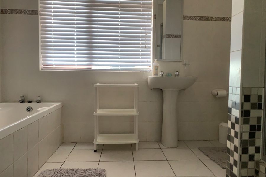 To Let 2 Bedroom Property for Rent in Mossel Bay Central Western Cape